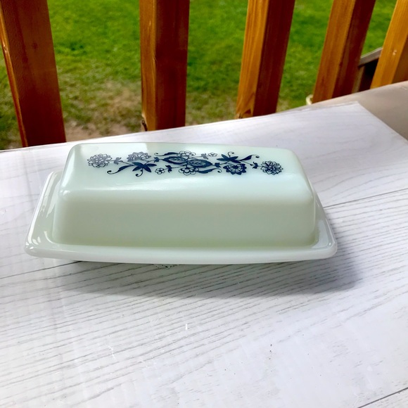Other - Vintage Pyrex Old town  milk glass butter dish